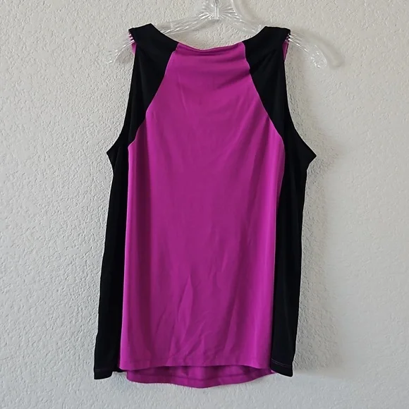 Woman's Sleeveless Color Block Blouse - Picture 3 of 4